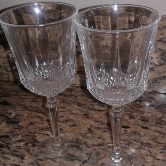 Pair of Crystal wine glasses Genuine vintage find - Picture 3 of 4